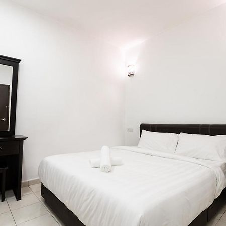 Ant Hotel Malacca Esterno foto