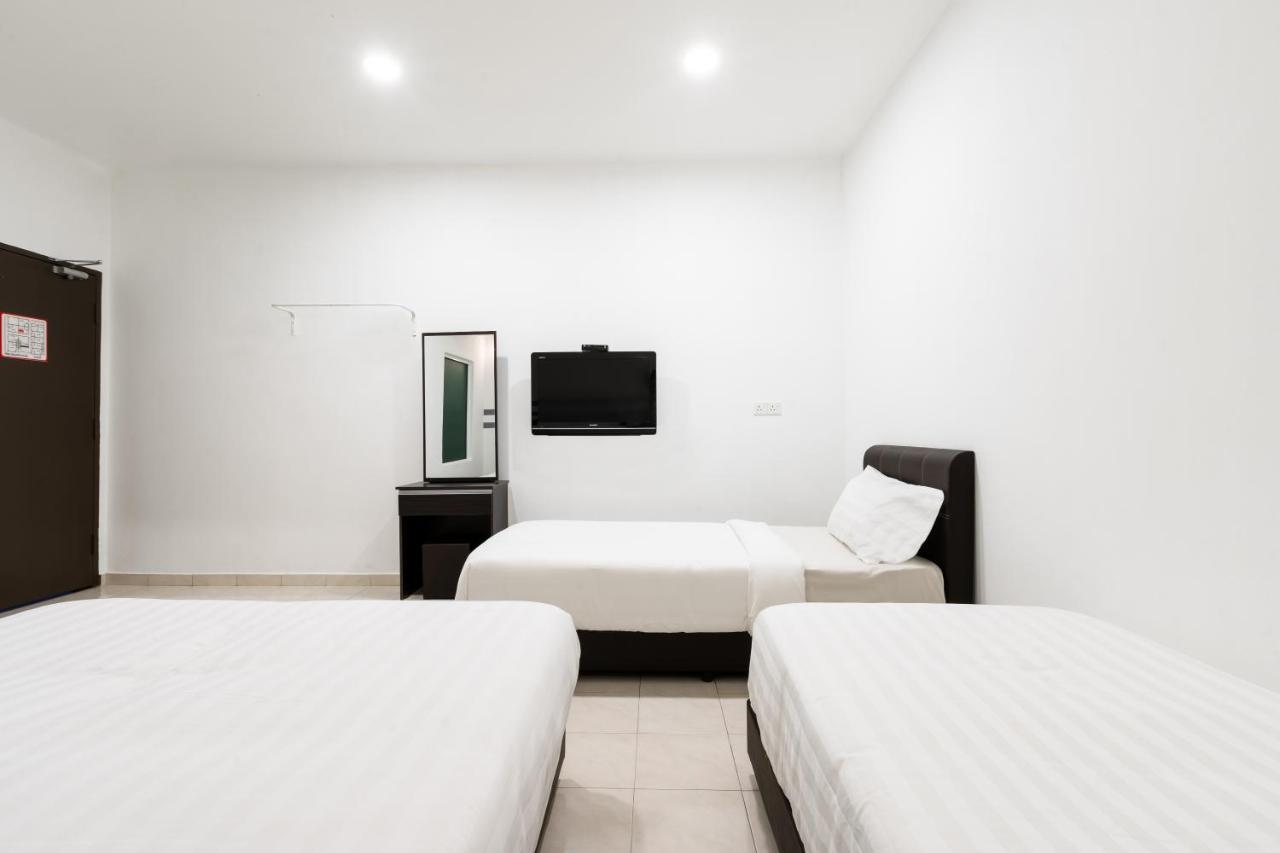 Ant Hotel Malacca Esterno foto